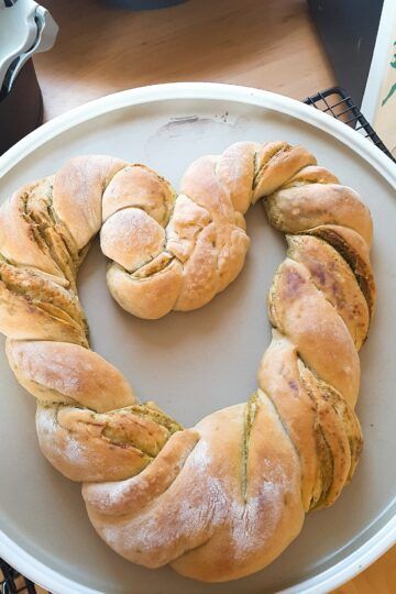 Bärlauchherz gebacken auf der Stoneware von Pampered Chef
