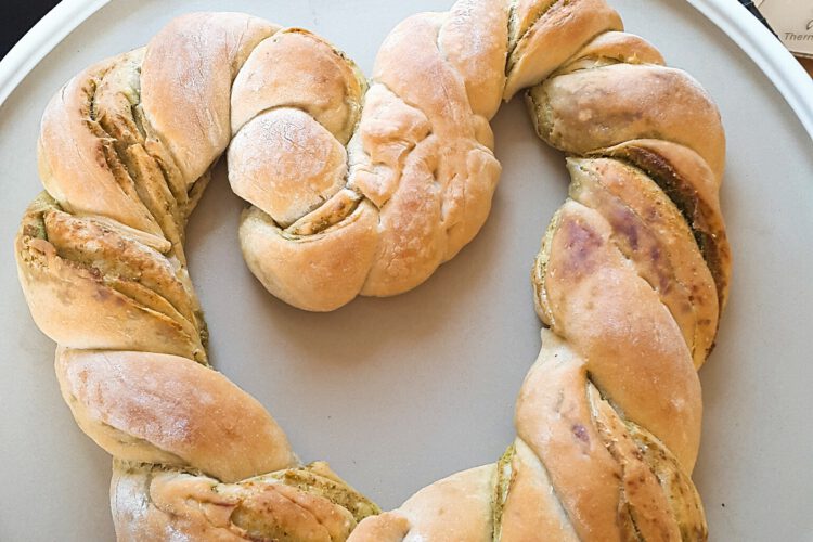 Bärlauchherz gebacken auf der Stoneware von Pampered Chef