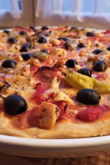 Pizza auf der Stoneware