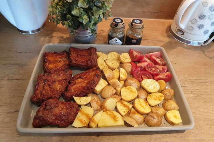 Spare Ribs aus dem Ofen auf der Stoneware von Pampered Chef