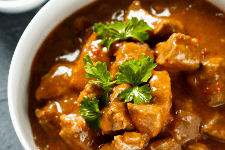 Saftiges Gulasch aus dem Ofenmeister von Pampered Chef