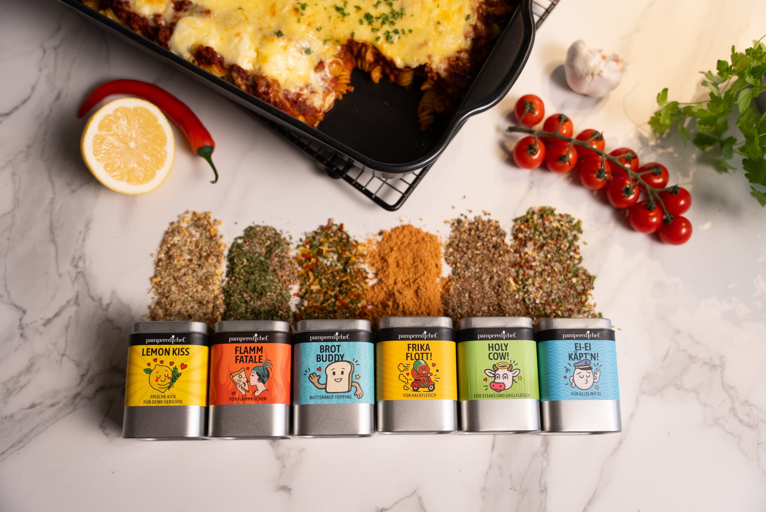 2026_Bild_WürzFreunde-alle_gestreut_Tisch_Querformat_DEAT