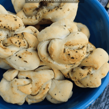Grillzöpfe mit Kräuterbutter
