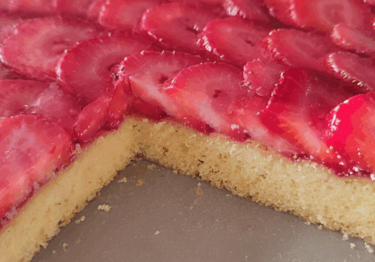 kleiner Erdbeerkuchen